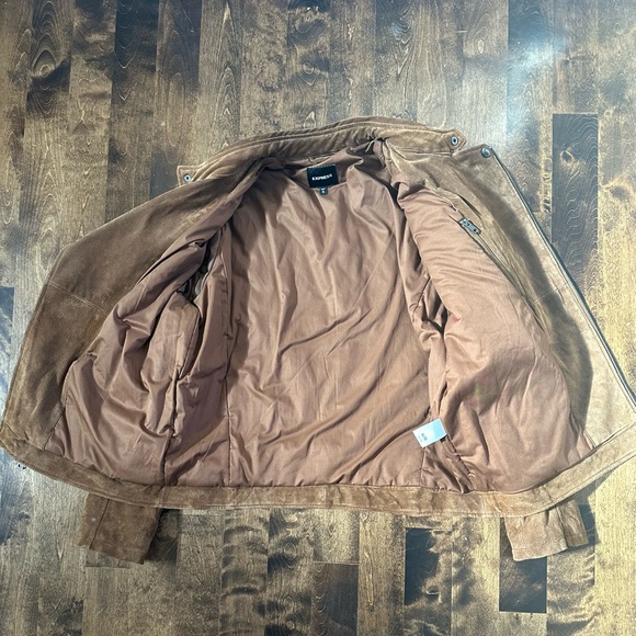 LIKE NEW! You can still smell the new of the suede! Great jacket worn twice - Picture 5 of 7